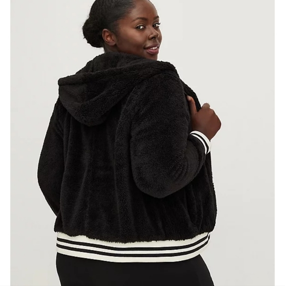 🖤Torrid Faux Fur Bomber Jacket - Picture 3 of 6